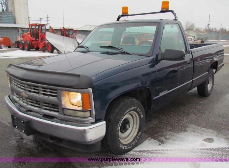 image for item B7118 1998 Chevrolet C1500 pickup truck