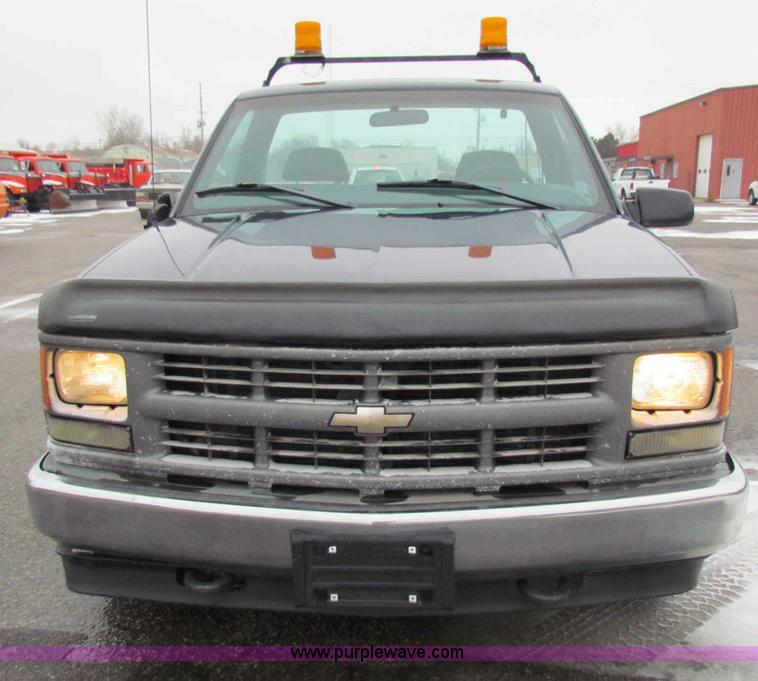 image for item B7118 1998 Chevrolet C1500 pickup truck
