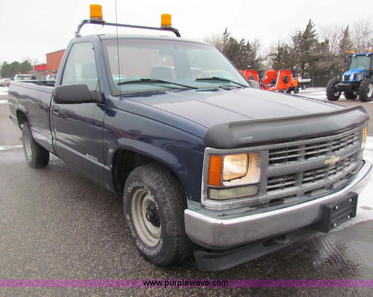 image for item B7118 1998 Chevrolet C1500 pickup truck