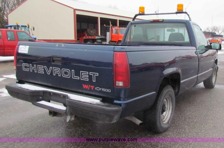 image for item B7118 1998 Chevrolet C1500 pickup truck