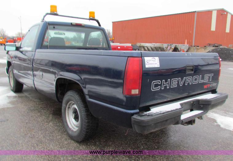 image for item B7118 1998 Chevrolet C1500 pickup truck