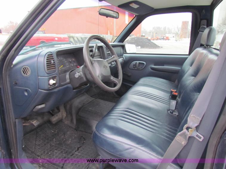 image for item B7118 1998 Chevrolet C1500 pickup truck