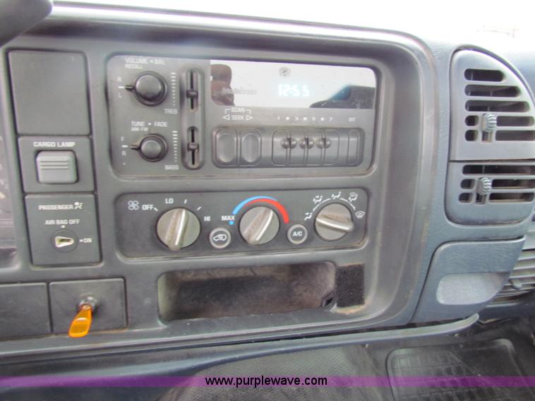 image for item B7118 1998 Chevrolet C1500 pickup truck