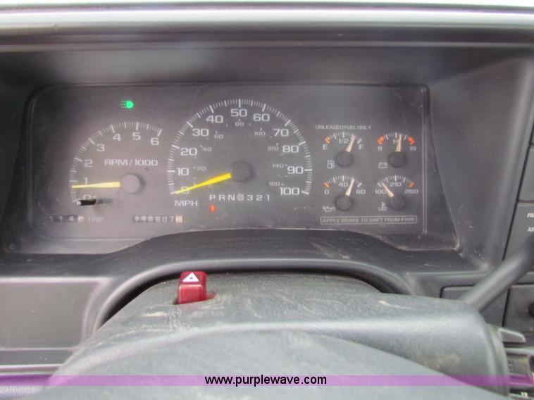 image for item B7118 1998 Chevrolet C1500 pickup truck