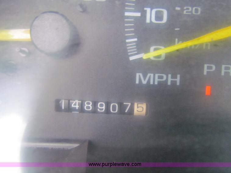 image for item B7118 1998 Chevrolet C1500 pickup truck