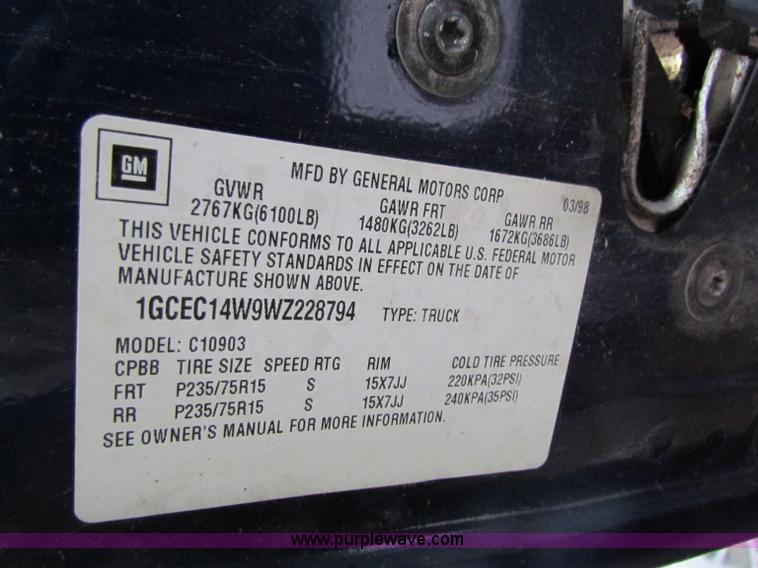 image for item B7118 1998 Chevrolet C1500 pickup truck