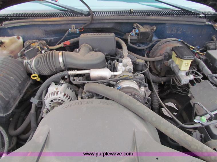 image for item B7118 1998 Chevrolet C1500 pickup truck