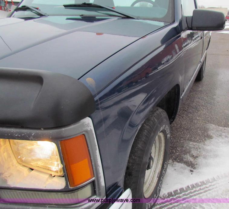 image for item B7118 1998 Chevrolet C1500 pickup truck