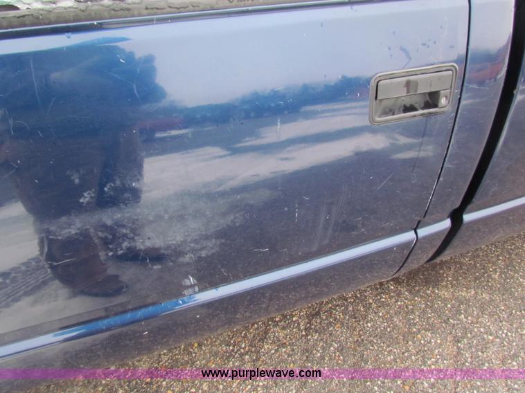 image for item B7118 1998 Chevrolet C1500 pickup truck