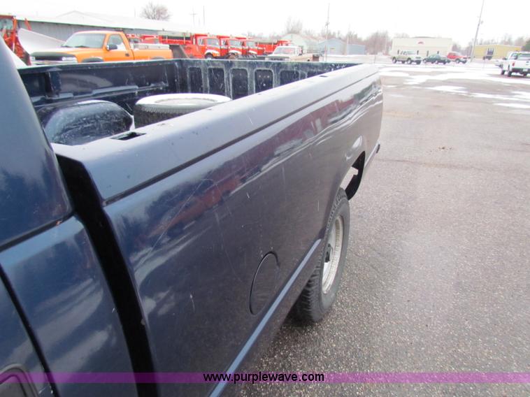 image for item B7118 1998 Chevrolet C1500 pickup truck