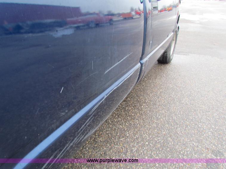 image for item B7118 1998 Chevrolet C1500 pickup truck