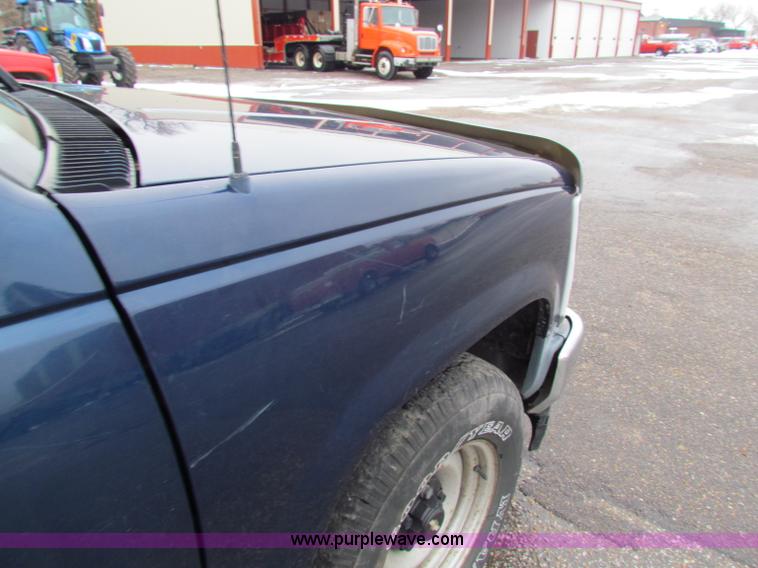 image for item B7118 1998 Chevrolet C1500 pickup truck