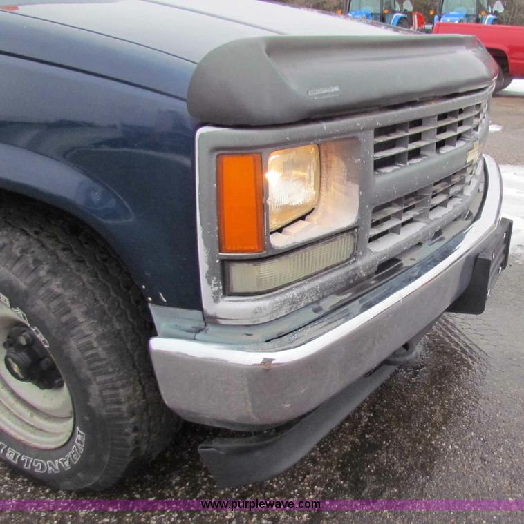 image for item B7118 1998 Chevrolet C1500 pickup truck