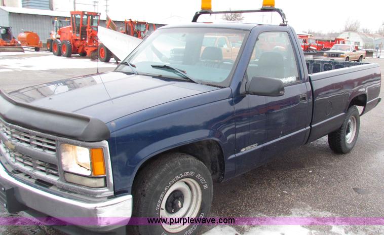 image for item B7118 1998 Chevrolet C1500 pickup truck