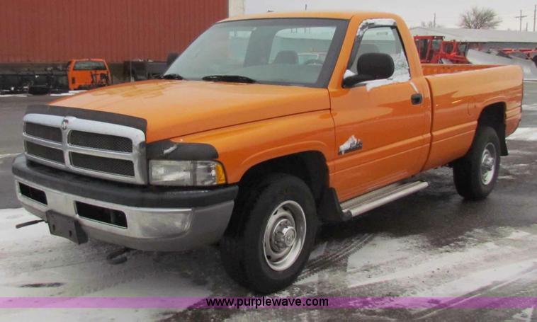image for item B7119 2001 Dodge Ram 2500 pickup truck