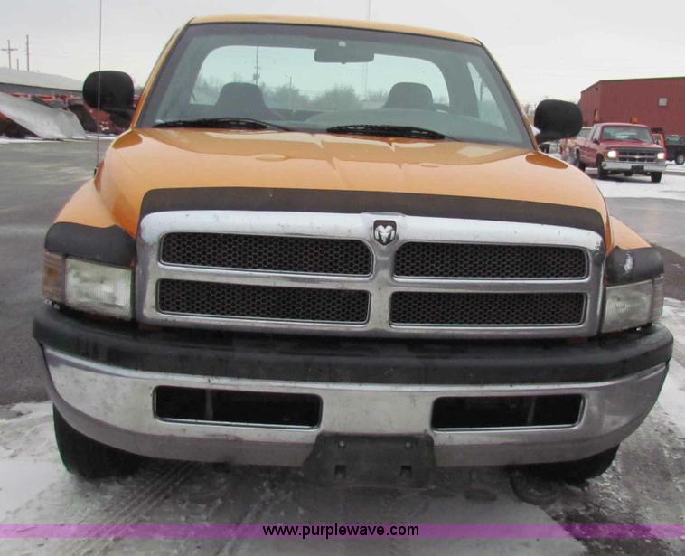 image for item B7119 2001 Dodge Ram 2500 pickup truck