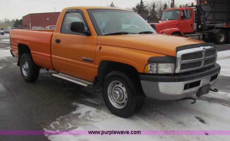 image for item B7119 2001 Dodge Ram 2500 pickup truck