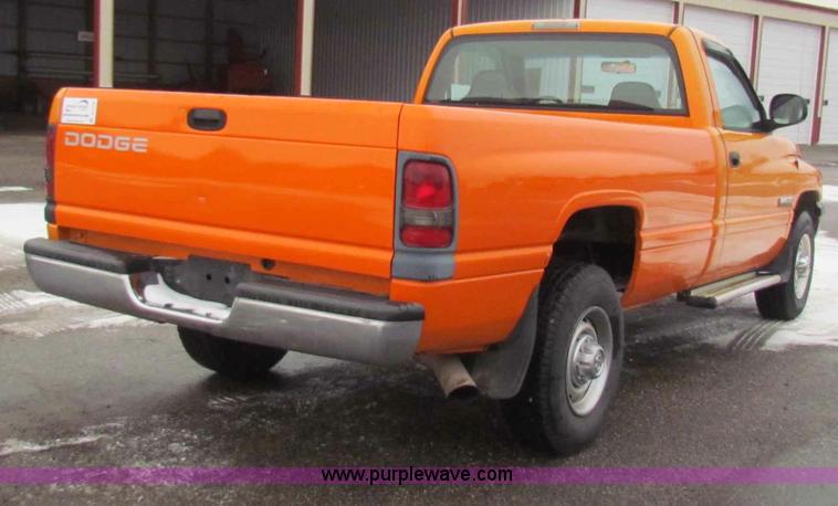 image for item B7119 2001 Dodge Ram 2500 pickup truck