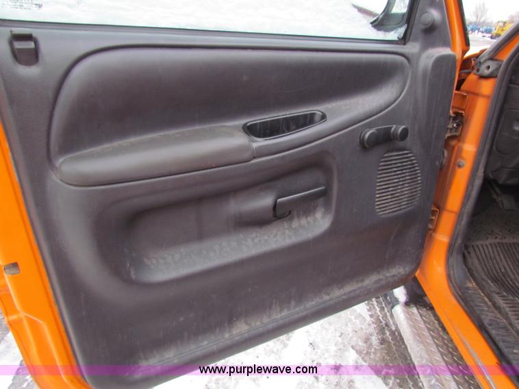 image for item B7119 2001 Dodge Ram 2500 pickup truck