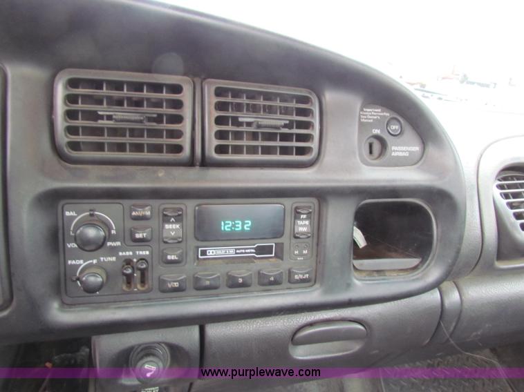 image for item B7119 2001 Dodge Ram 2500 pickup truck