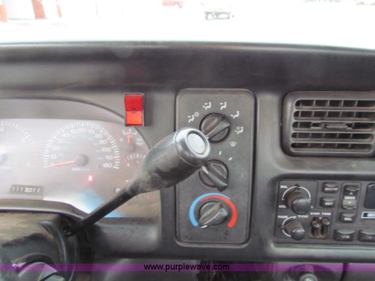 image for item B7119 2001 Dodge Ram 2500 pickup truck