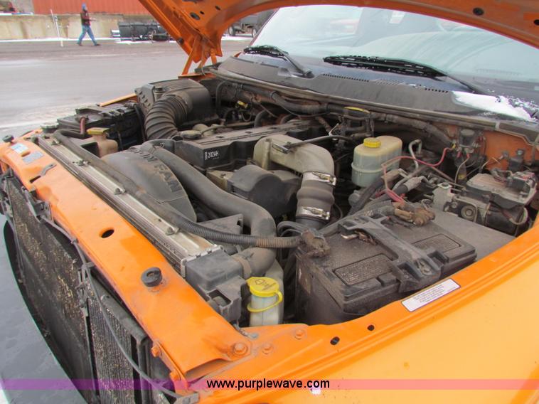 image for item B7119 2001 Dodge Ram 2500 pickup truck