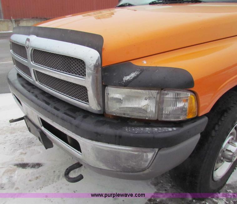 image for item B7119 2001 Dodge Ram 2500 pickup truck