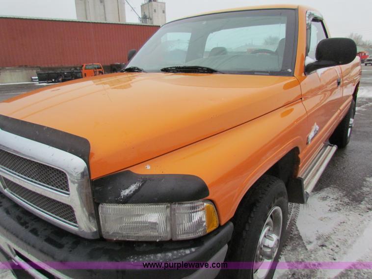image for item B7119 2001 Dodge Ram 2500 pickup truck