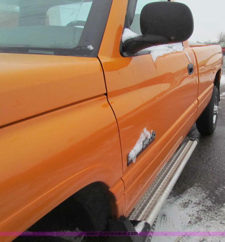 image for item B7119 2001 Dodge Ram 2500 pickup truck