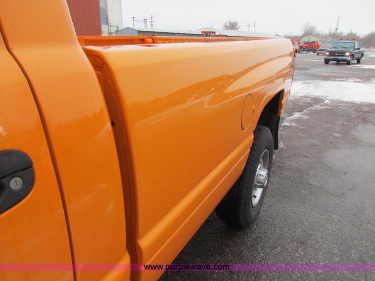 image for item B7119 2001 Dodge Ram 2500 pickup truck