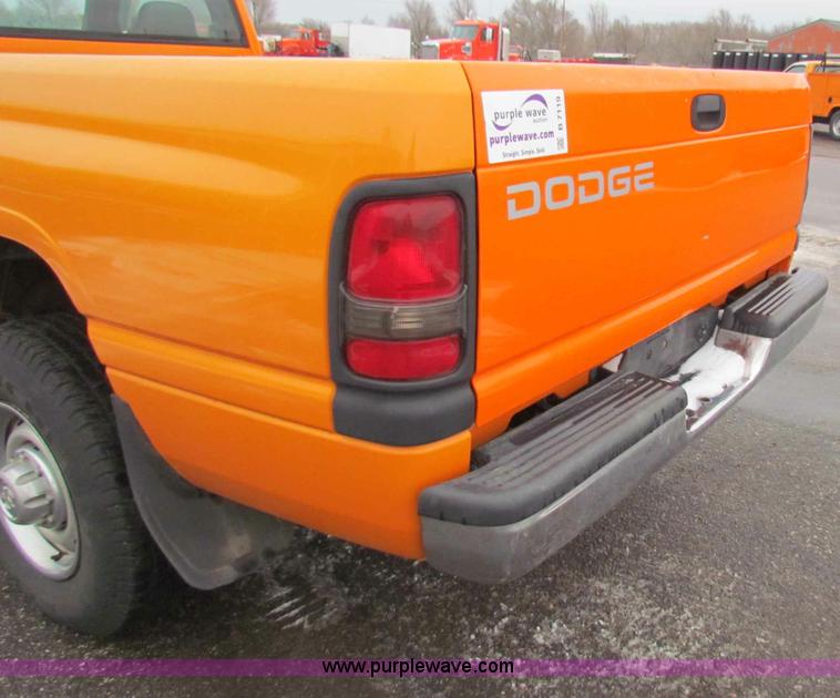 image for item B7119 2001 Dodge Ram 2500 pickup truck