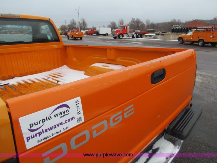 image for item B7119 2001 Dodge Ram 2500 pickup truck