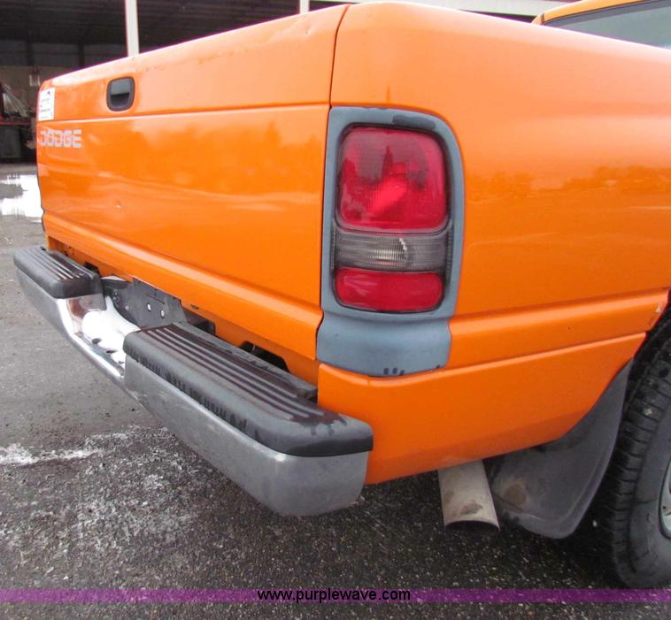 image for item B7119 2001 Dodge Ram 2500 pickup truck