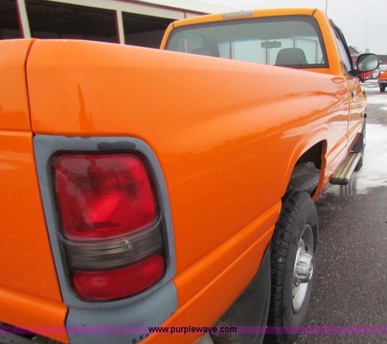 image for item B7119 2001 Dodge Ram 2500 pickup truck