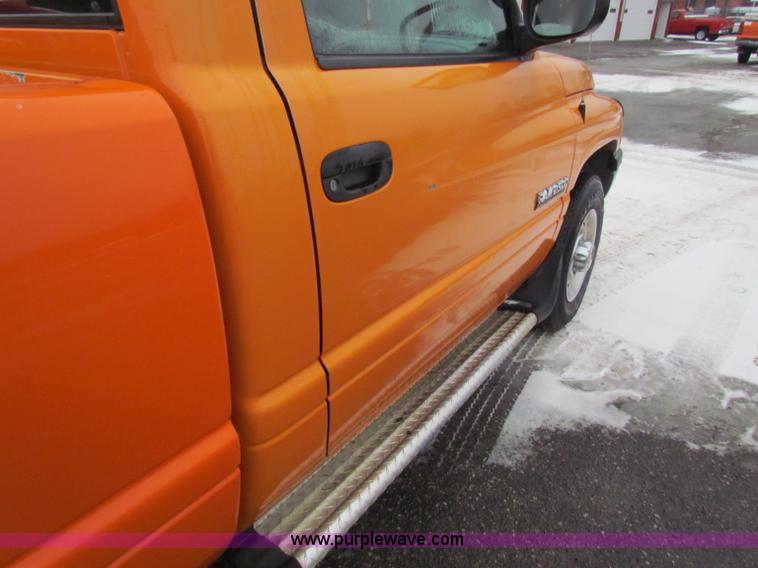 image for item B7119 2001 Dodge Ram 2500 pickup truck