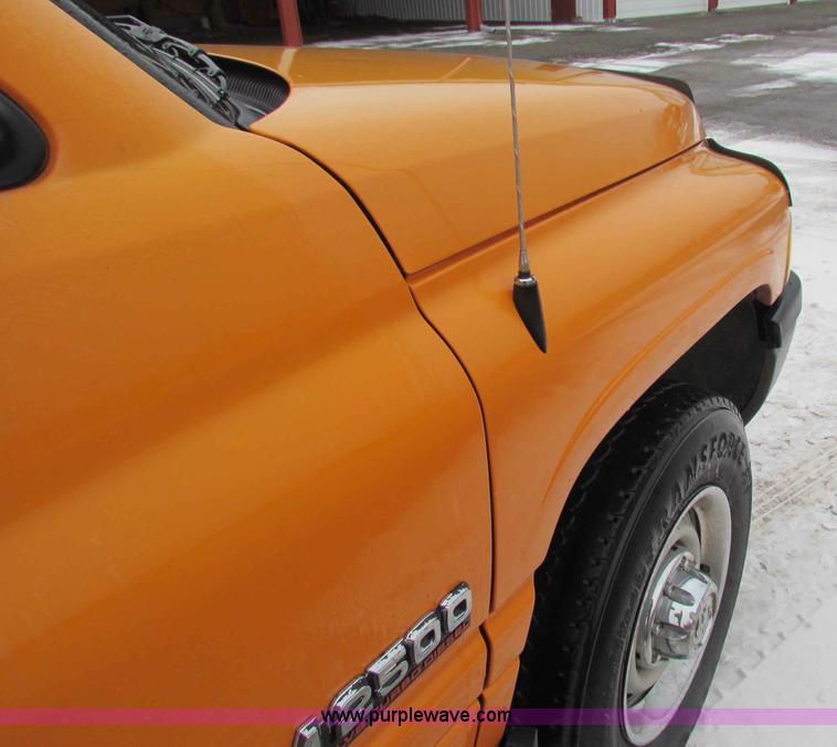 image for item B7119 2001 Dodge Ram 2500 pickup truck