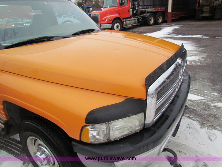 image for item B7119 2001 Dodge Ram 2500 pickup truck