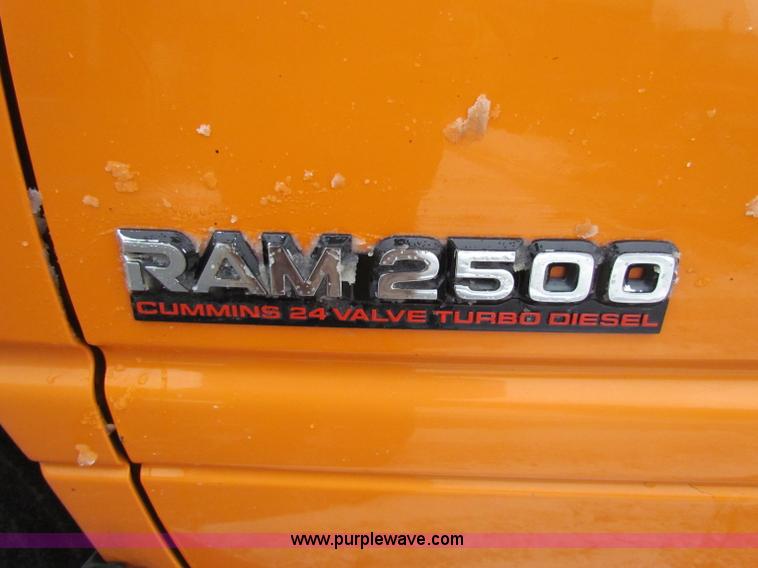image for item B7119 2001 Dodge Ram 2500 pickup truck