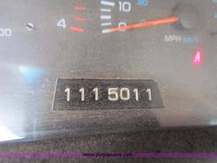 image for item B7119 2001 Dodge Ram 2500 pickup truck
