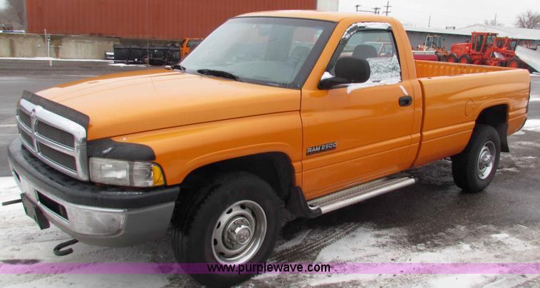 image for item B7119 2001 Dodge Ram 2500 pickup truck