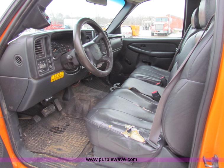 image for item B7120 2002 Chevrolet Silverado 2500HD pickup truck