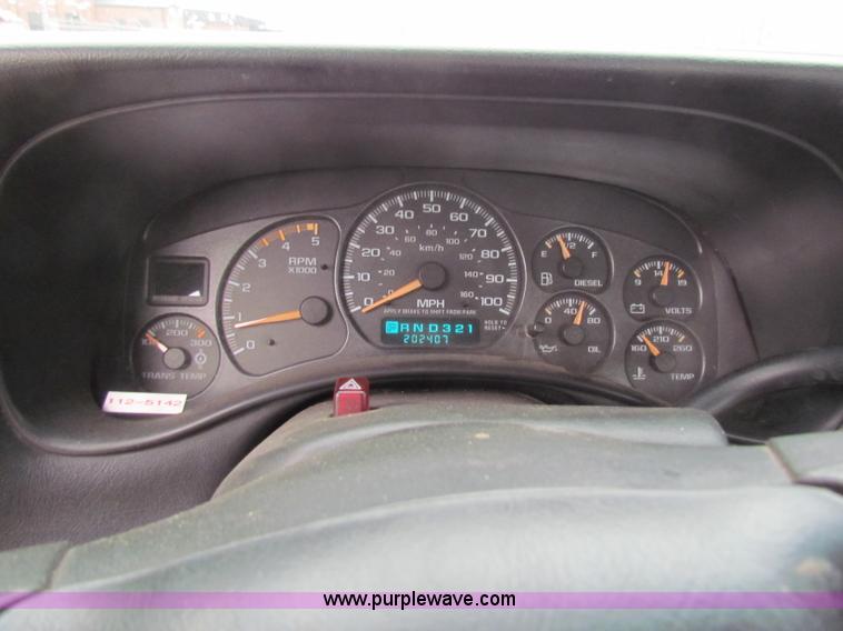 image for item B7120 2002 Chevrolet Silverado 2500HD pickup truck