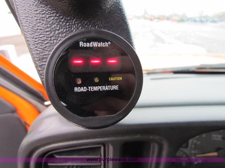 image for item B7120 2002 Chevrolet Silverado 2500HD pickup truck