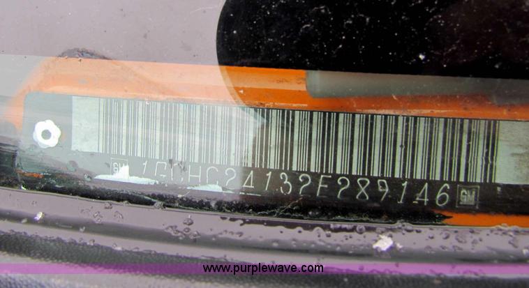 image for item B7120 2002 Chevrolet Silverado 2500HD pickup truck