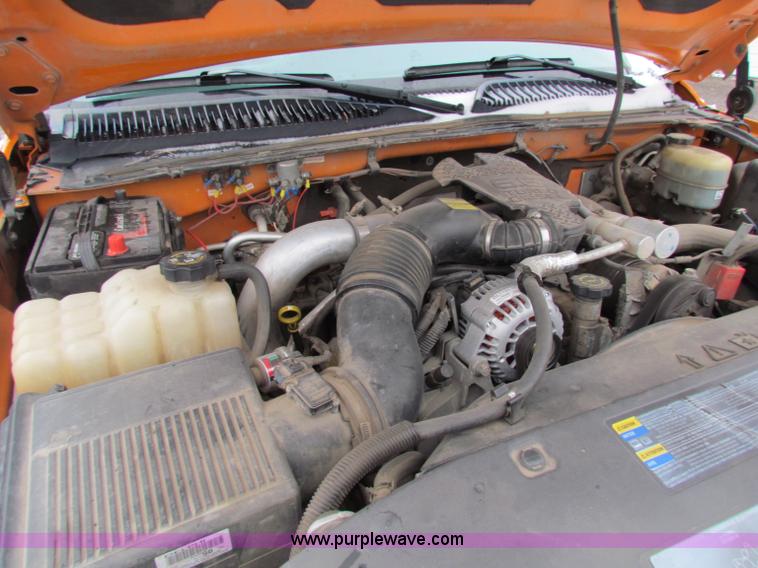 image for item B7120 2002 Chevrolet Silverado 2500HD pickup truck