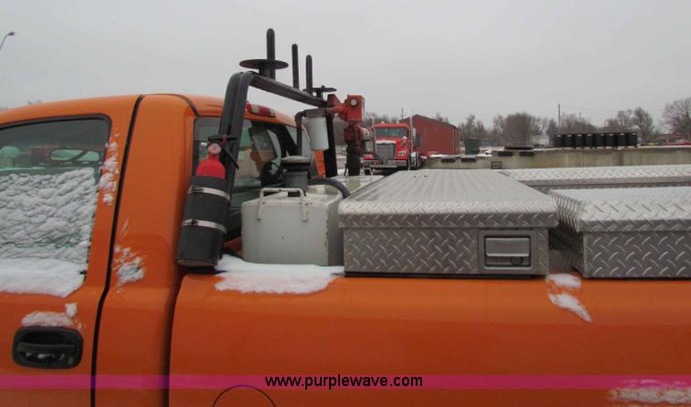 image for item B7120 2002 Chevrolet Silverado 2500HD pickup truck