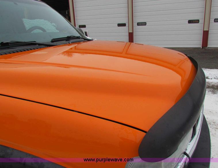 image for item B7120 2002 Chevrolet Silverado 2500HD pickup truck