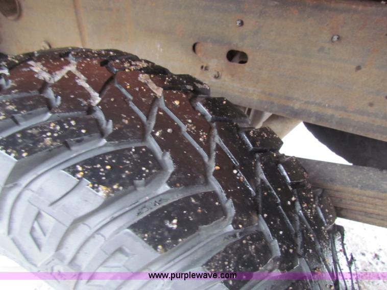 image for item B7120 2002 Chevrolet Silverado 2500HD pickup truck