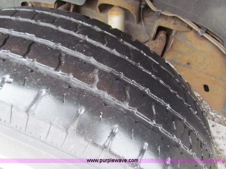 image for item B7120 2002 Chevrolet Silverado 2500HD pickup truck