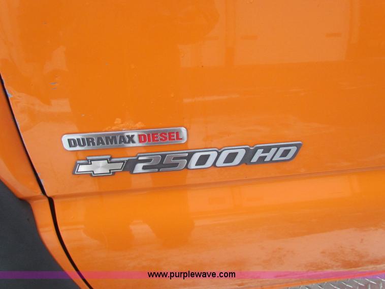 image for item B7120 2002 Chevrolet Silverado 2500HD pickup truck